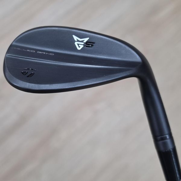 二手超美品TaylorMade(25) ᴍɪʟʟᴇᴅ ɢʀɪɴᴅ(MG5) ᴄʜᴀʀᴄᴏᴀʟ(碳黑版) 52/ꜱʙ·𝟢𝟫°挖起桿 搭配Dynamic Gold 𝟣𝟣𝟧 ᴛᴏᴜʀ ɪꜱꜱᴜᴇ 115 W桿身 