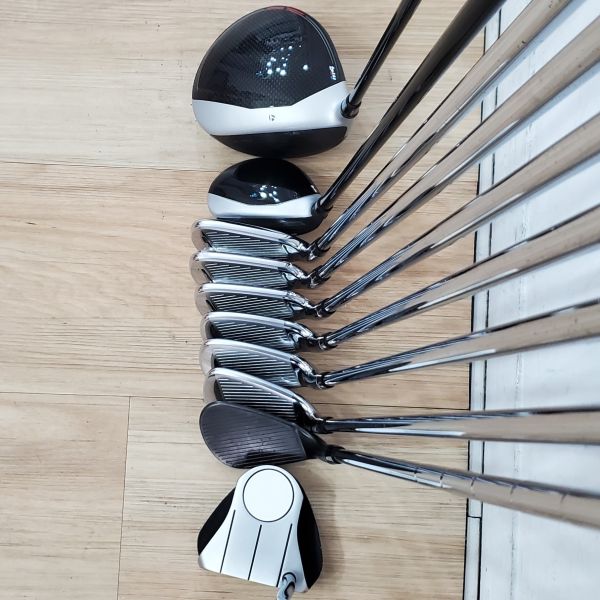 二手美品TaylorMade M4 9.5°/22° 開球木桿/4號小雞腿 搭配FUBUKI ᴛᴍ𝟧/ᴛᴍ𝟨 52/57 SR/R桿身+RSi𝟣 5-P(共6支)鐵桿組 搭配KBS ᴄ-ᴛᴀᴘᴇʀ𝟫𝟢 95 S桿身+Callaway JAW ꜰᴜʟʟ ᴛᴏᴇ ·R· 54/12°挖起桿 搭配Dynamic Gold 𝖲𝗉𝗂𝗇𝗇𝖾𝗋 𝖵𝖲𝖲 115 S桿身+ODYSSEY R-BALL STROKE LAB 34"推桿 搭配全新腳架式球袋 