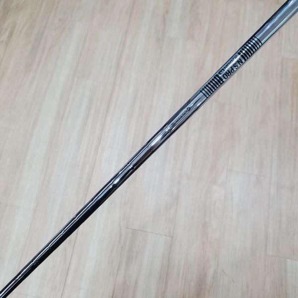 二手近新品TaylorMade Qi 28° 7號鐵桿 搭配N.S.Pro 820 97 R桿身 