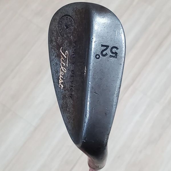 二手品Titleist ᴠᴏᴋᴇʏ ᴅᴇꜱɪɢɴ 252·08(生鐵版) 52/08°挖起桿 搭配Dynamic Gold W桿身 