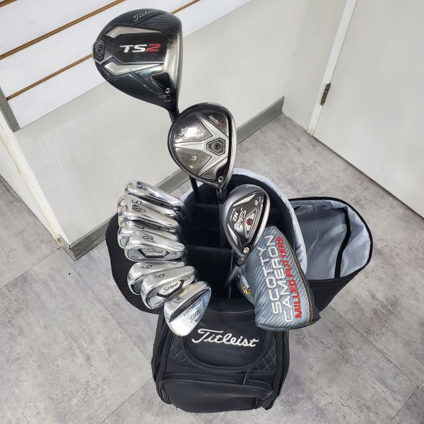 二手美品Titleist TS2 10.5°開球木桿 高階TOUR AD 60 S桿身+915F 16.5°3號球道木桿 搭配Diamana 55 R桿身(美)≒S桿身(日)+816H2 21°小雞腿木桿 搭配Diamana 72 S桿身+Titleist AP3 718 4-P鐵桿組 DG R300 127 R桿身+VOKEY DESIGN 256·14 56/14°挖起桿 搭配DG 130 W桿身+SCOTTY CAMERON FUTURA 5CB 34"推桿 大全配 二手(美式)大球袋 