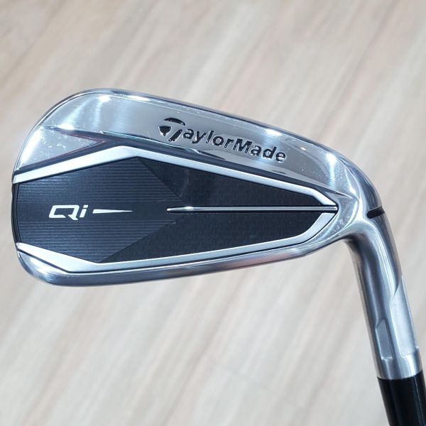二手近新品TaylorMade Qi 28° 7號鐵桿 搭配N.S.Pro 820 97 R桿身 