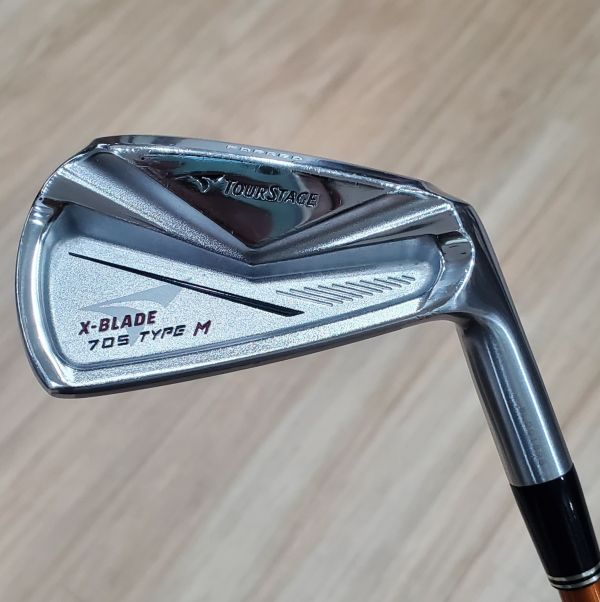 二手美品TOURSTAGE X-BLADE 𝟩𝟢𝟧  ᴛʏᴘᴇ M 32° 7號鐵桿 搭配特注Tour AD ᴏʀᴀɴɢᴇ AD-95 98 S桿身 
