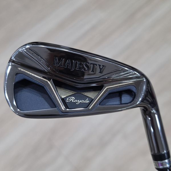 二手近新品MAJESTY Royale 27° 7號鐵桿 搭配LV-540 48 R桿身 