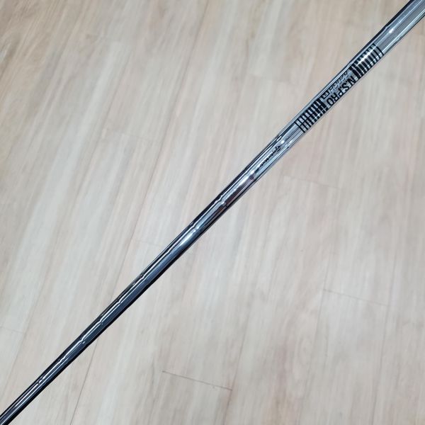 二手近新品TaylorMade Qi 28° 7號鐵桿 搭配N.S.Pro 820 97 R桿身 