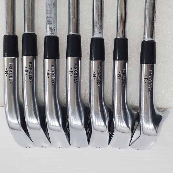 二手美品Callaway RAZR X ꜰᴏʀɢᴇᴅ· ·R· 4-P(共7支)鐵桿組 搭配N.S.Pro 950 94.5 R桿身 