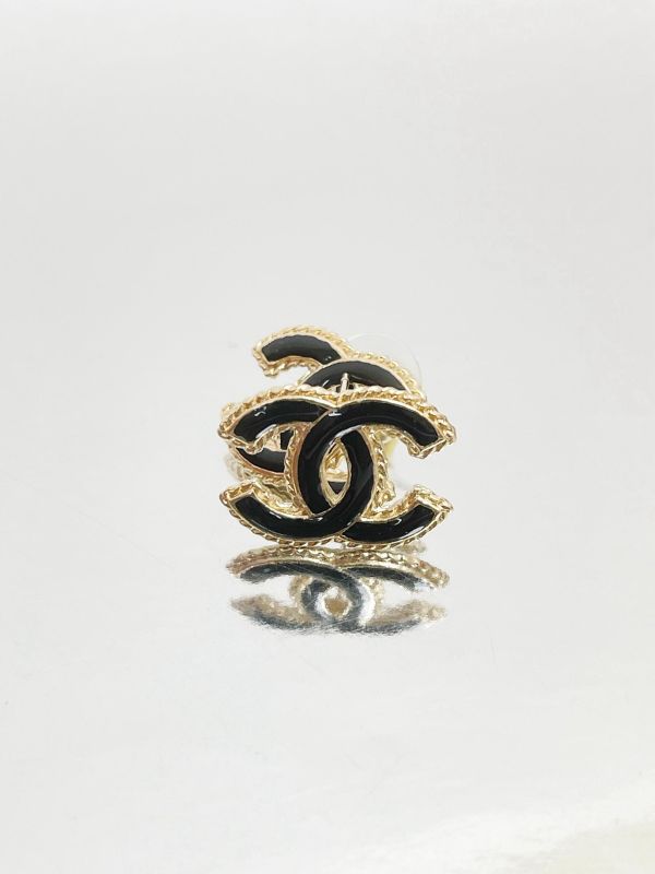 【99成新】CHANEL 24SS珐瑯麻花雙C耳針 