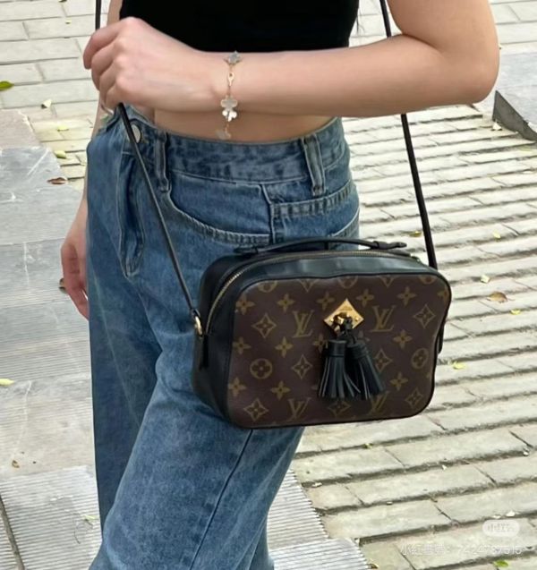 【9成新】LV saintonge老花流蘇相機包-黑 