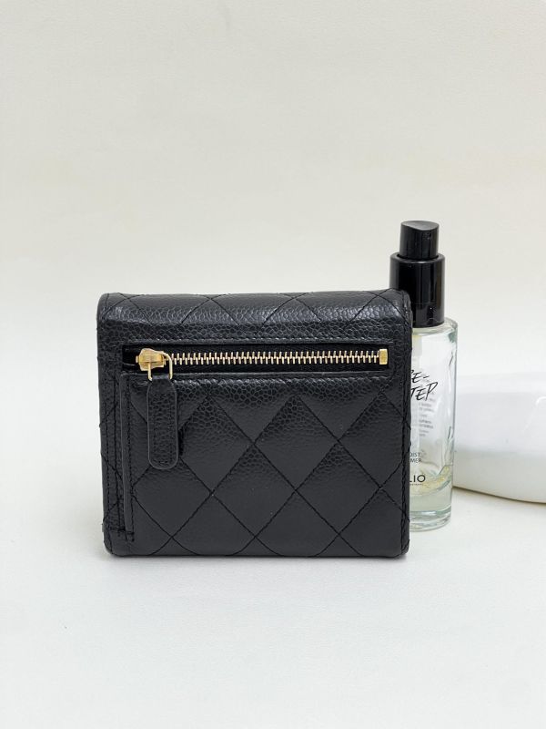 【9成新】CHANEL COCO 背面拉鍊三折短夾 