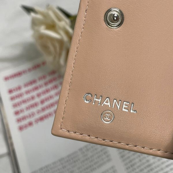 【99成新】【12 期 0 利率】Chanel 雕刻山茶花粉色對折短夾 牛皮 