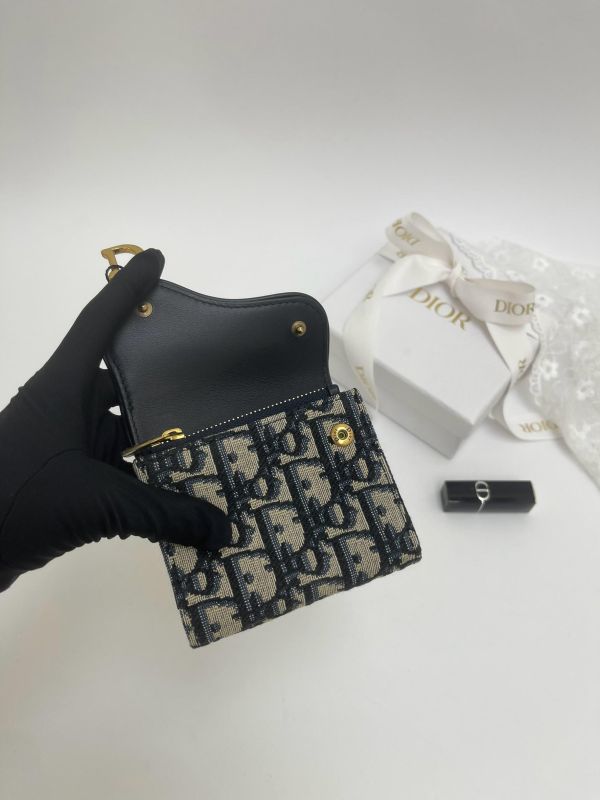 【閒置新品】DIOR SADDLE LOTUS 老花三折短夾 