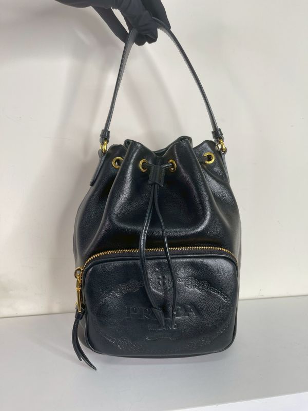 【分期0利率】PRADA 皮革水桶包【未使用閒置品】 