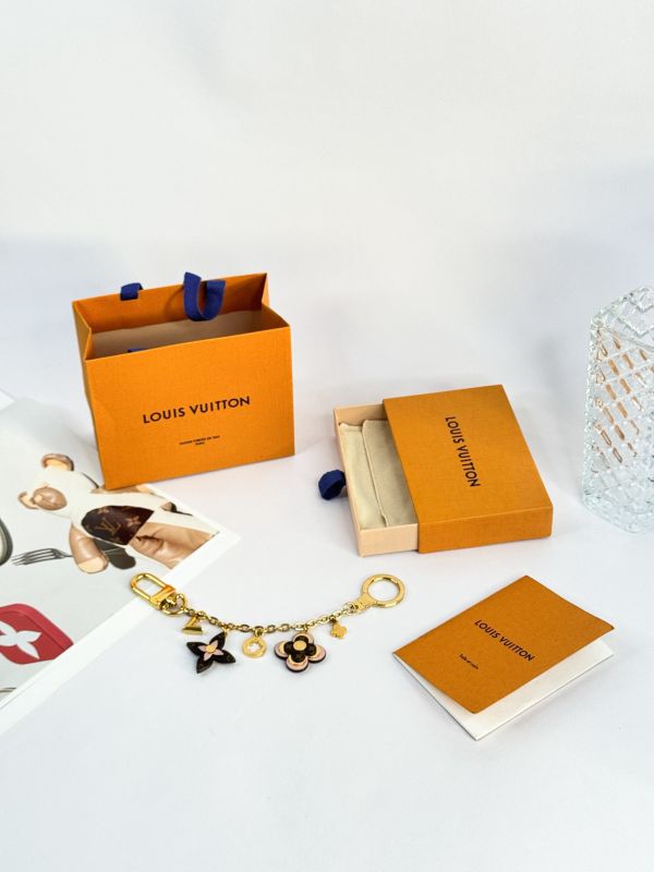 【分期0利率】LV Blooming Flowers 鏈帶手袋吊飾【9成新】 