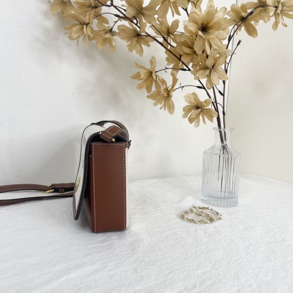 【12期0利率】BURBERRY 印花帆布及皮革翻蓋斜背包【95成新】 