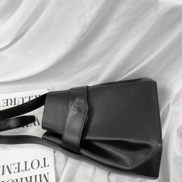 【8成新】【12期0利率】LV EPI 水波紋八角水桶包 