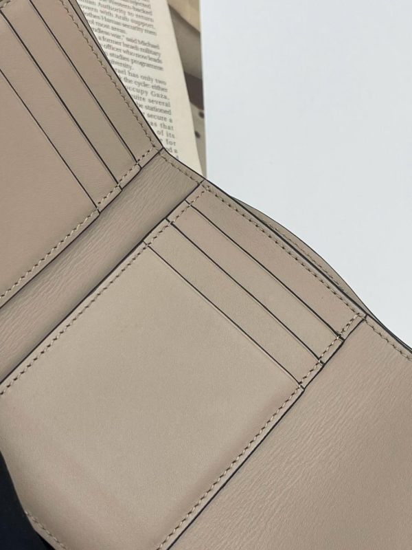 【99成新】LOEWE 粒面小牛皮小號豎款皮夾 