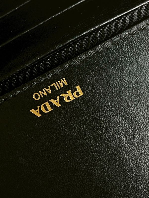 【9成新】PRADA  Saffiano Pochette WOC 