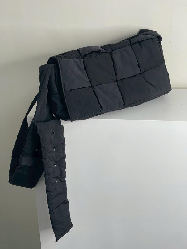 【99成新】BV Padded Tech Cassette 尼龍斜背包 