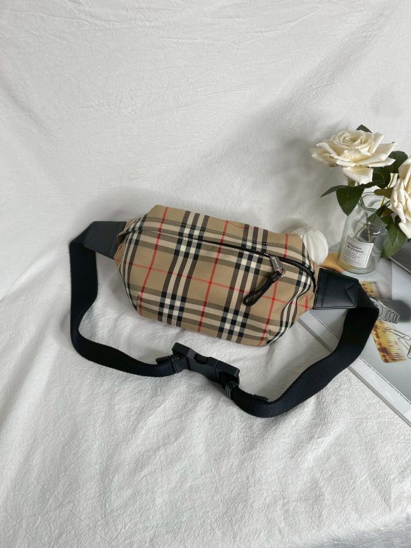 【分期0利率】BURBERRY Vintage格紋拉鍊胸包 【99成新】 
