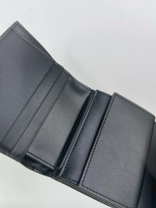 【未使用閒置品】CELINE 亮面牛皮革TRIOMPHE三折短夾 