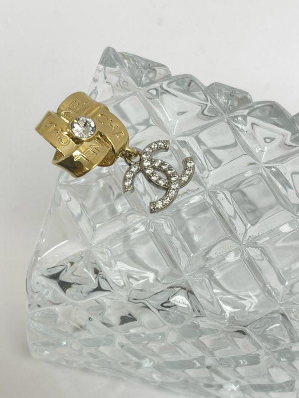 【全新品】CHANEL 25A  雙色水鑽CC吊墜耳環 