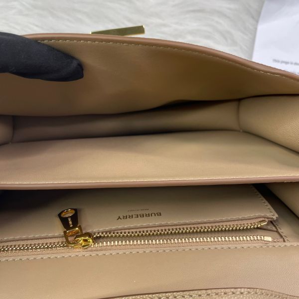 【9.9成新】【12期0利率】BURBERRY TB 小號粒紋皮革鎖扣包 奶茶色 