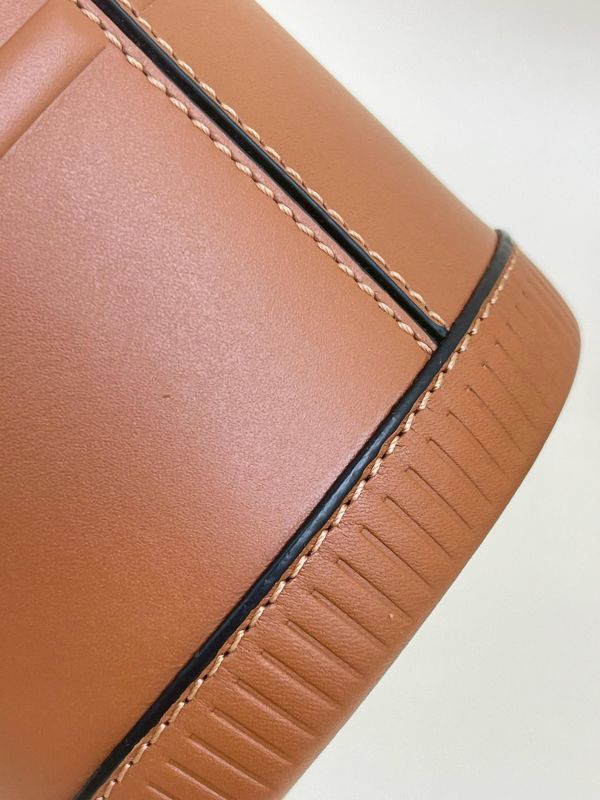 【99成新】LOEWE 園丁水桶包 