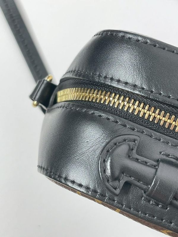 【9成新】LV saintonge老花流蘇相機包-黑 