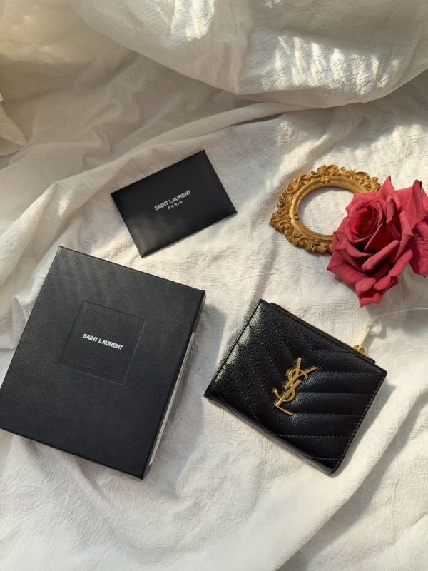 【分期0利率】YSL monogram粒面壓紋皮革兩摺錢包【95成新】 