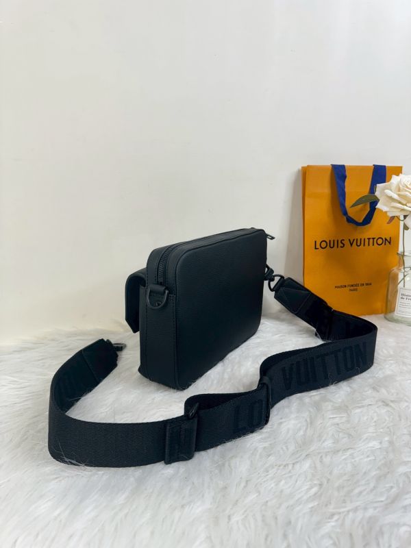 【分期0利率】LV Fastline 郵差包【全新品】 