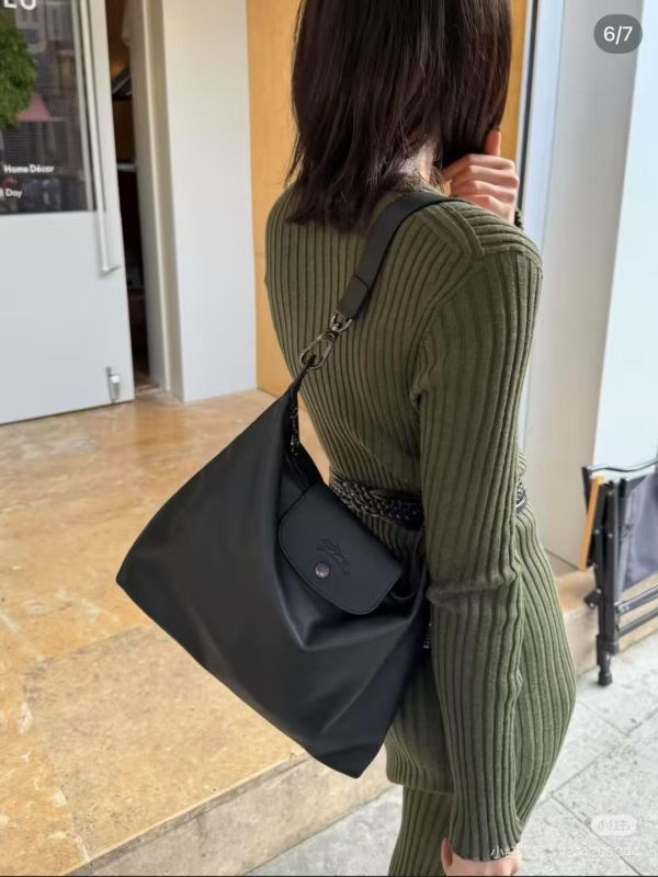 【99成新】LONGCHAMP Le Pliage Xtra 半月形單肩包 M 