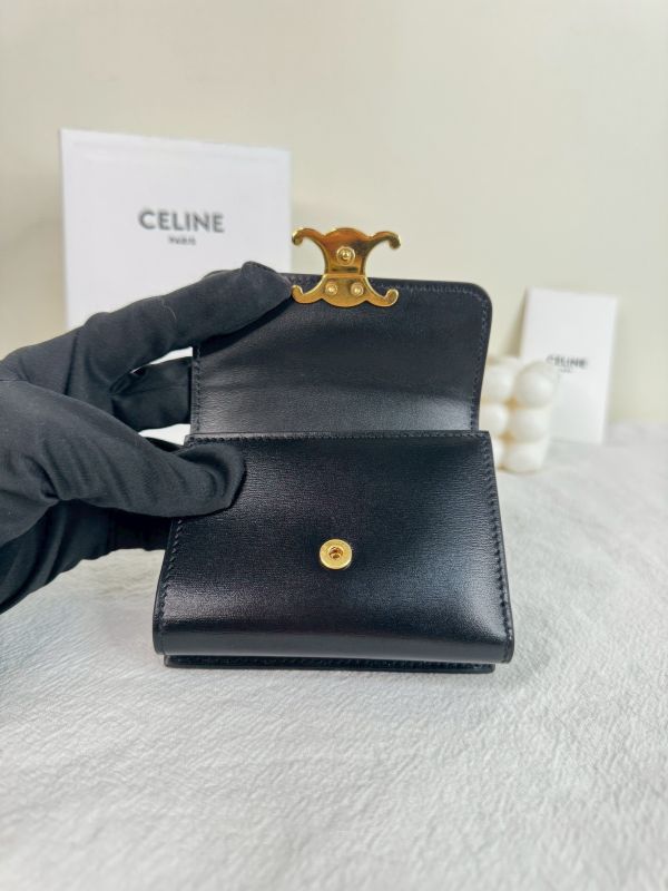 【分期0利率】CELINE TRIOMPHE亮澤牛皮革短款零錢包【95成新】 