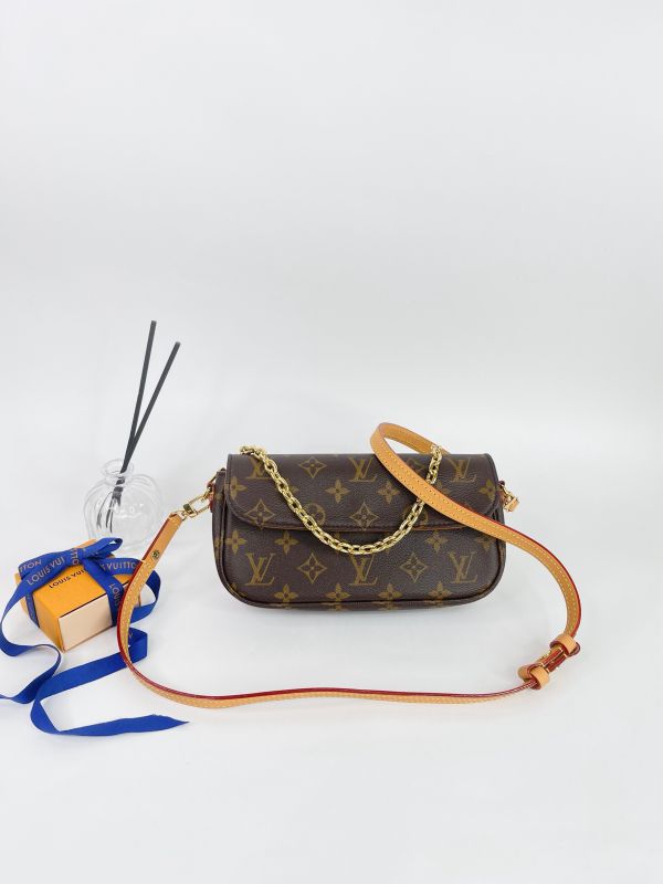 【99成新】LV  Wallet on Chain Ivy 