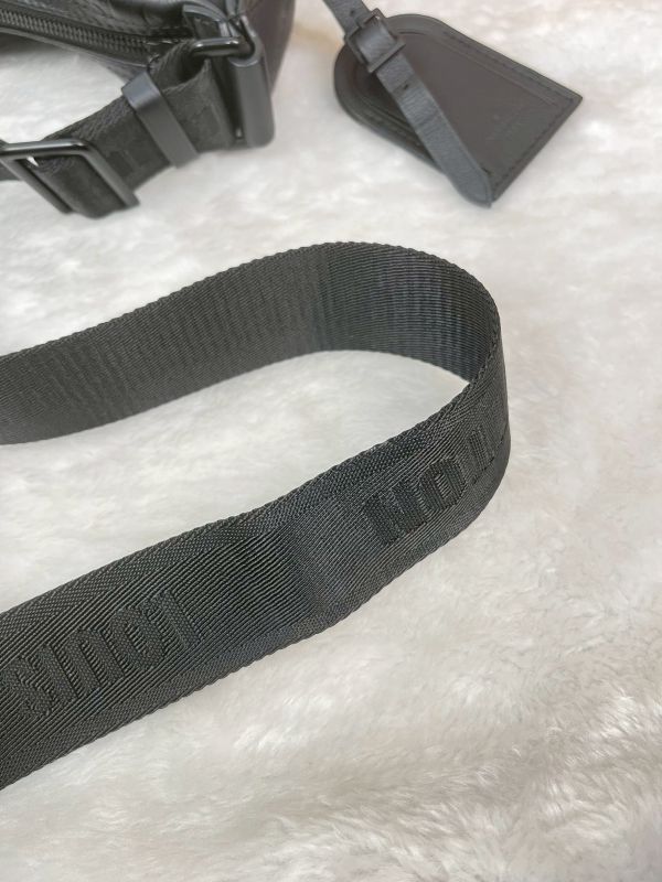 【分期0利率】LV  HAMAC BAG 黑壓紋胸包【95成新】 