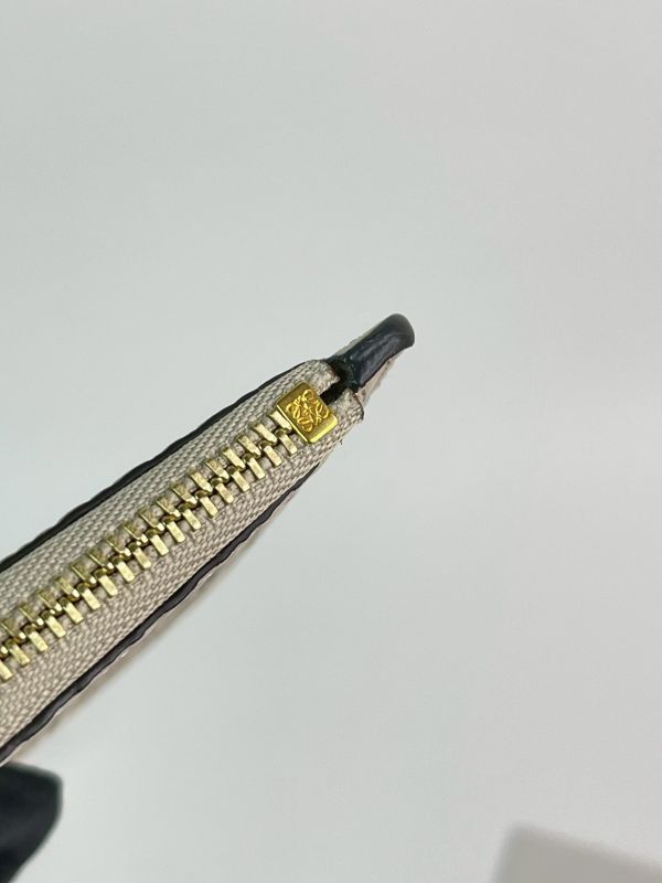 【分期0利率】LOEWE  壓紋零錢卡包【未使用閒置品】
