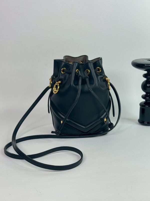 【分期0利率】FENDI Mon Treso 小牛皮水桶包【9成新】附贈原價17200老花提把 