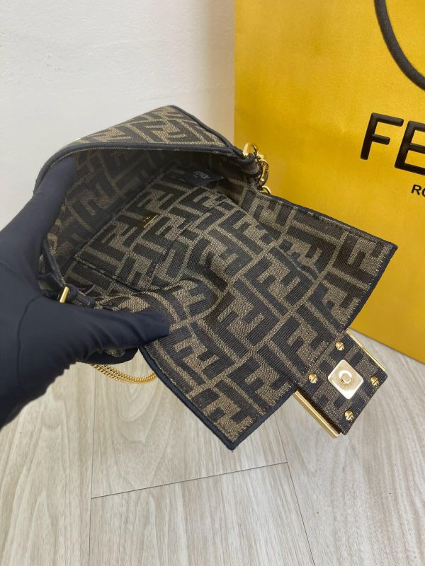 【95成新】FENDI 老花迷你法棍包 