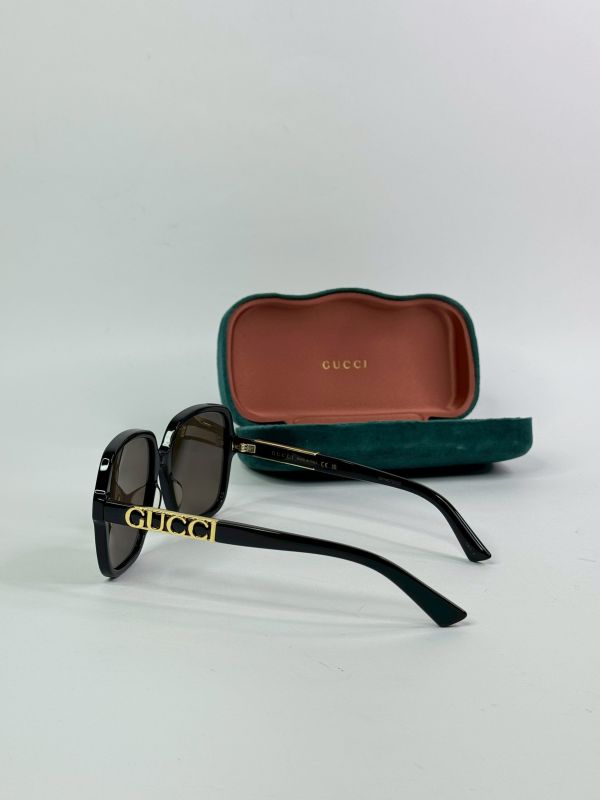 【分期0利率】 GUCCI 大方框側LOGO 墨鏡【99成新】 