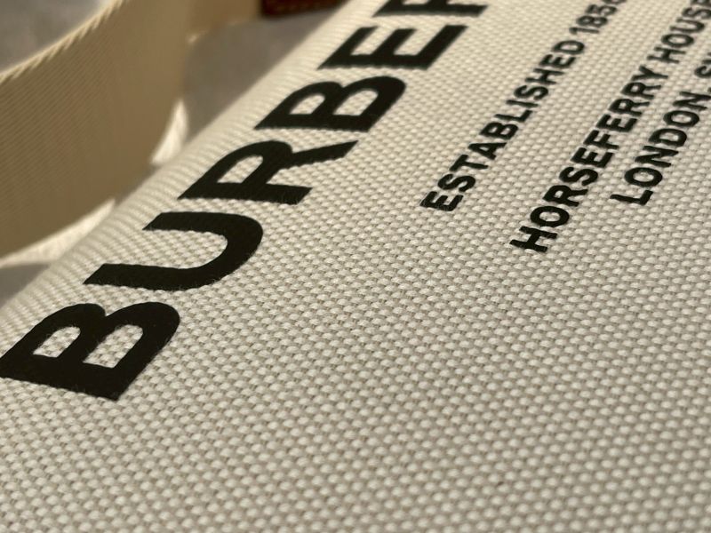 【分期0利率】BURBERRY HORSEFERRY 印花帆布NOTE斜背包【未使用閒置品】 