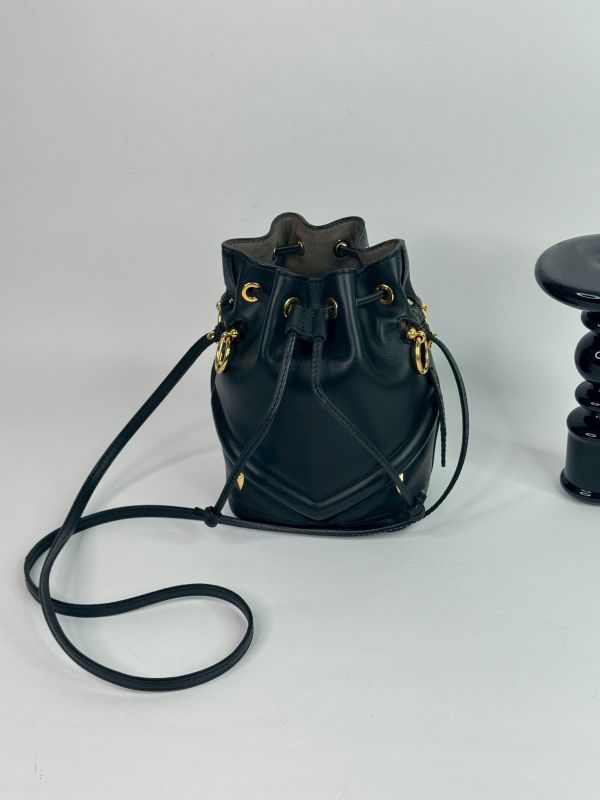 【分期0利率】FENDI Mon Treso 小牛皮水桶包【9成新】附贈原價17200老花提把 