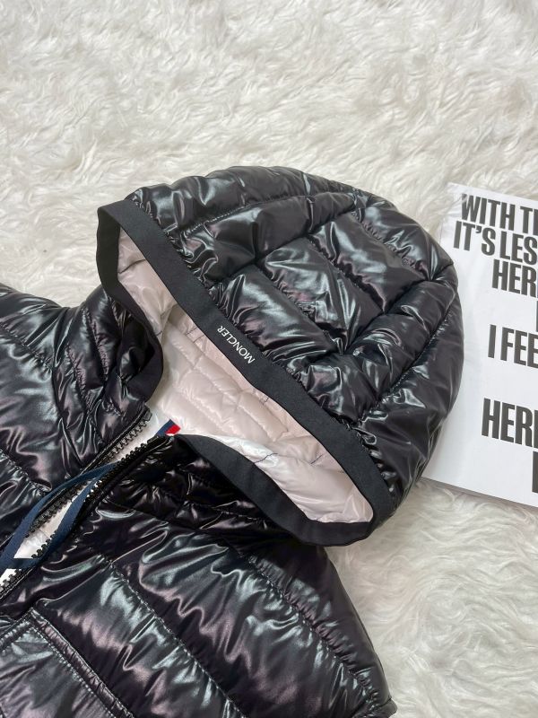 【分期0利率】MONCLER Ragot 羽絨連帽背心【全新品】