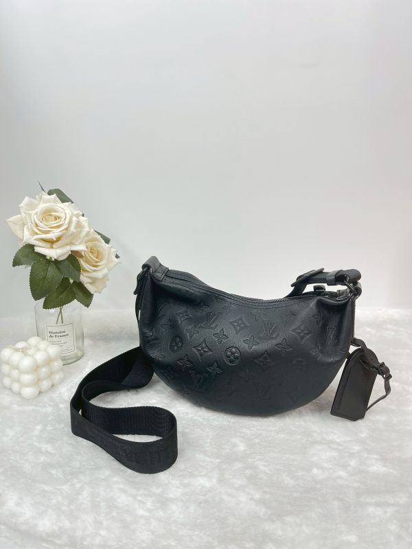 【分期0利率】LV  HAMAC BAG 黑壓紋胸包【95成新】 