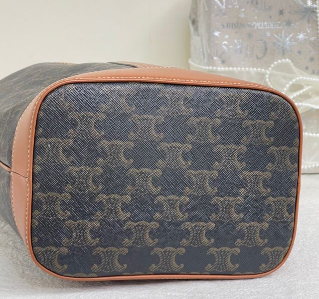 【12期0利率】CELINE TRIOMPHE老花小號水桶包【95成新】 