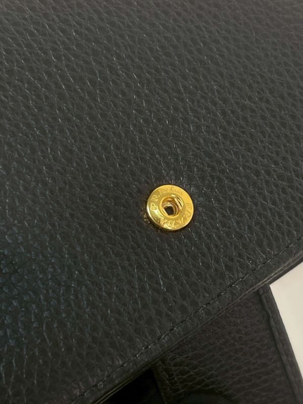 【分期0利率】PRADA 浮雕LOGO 對開短夾【99成新】 