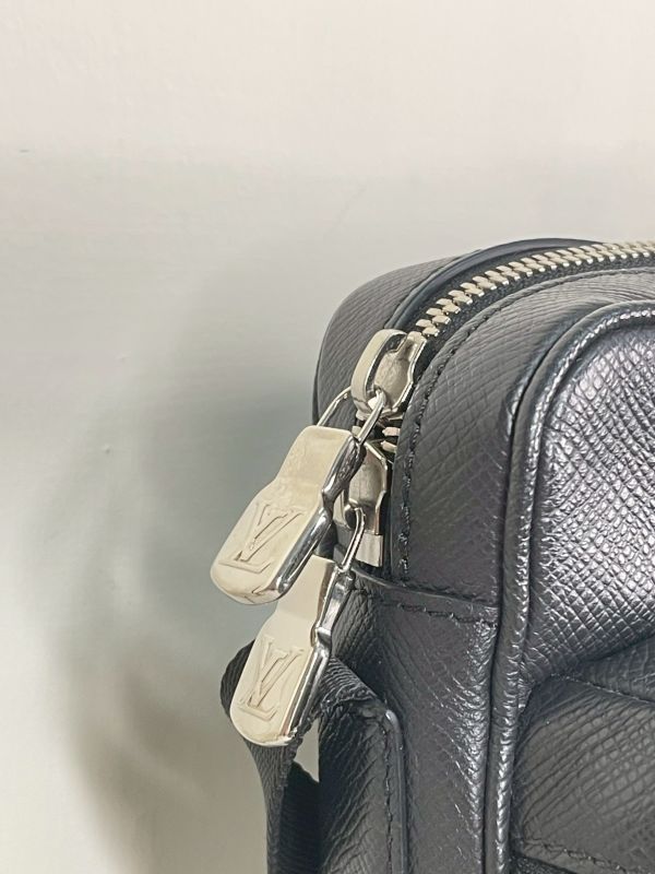 【分期0利率】LV Outdoor 郵差包 【95成新】 
