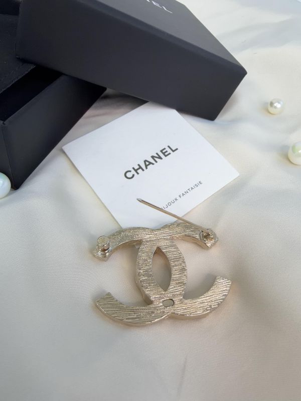 【全新品】CHANEL 25SS 麥穗樹葉浮雕雙C胸針 