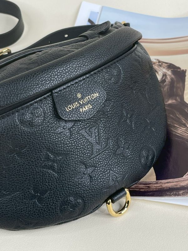 【分期0利率】LV Empreinte皮革黑拉鍊腰包【95成新】 