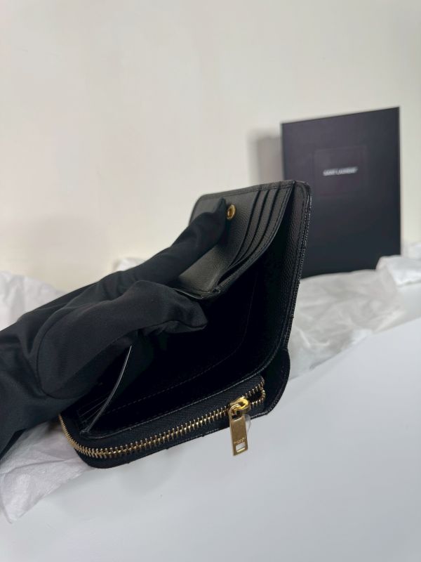 【分期0利率】YSL 魚子醬衍縫拉鍊對折 6 卡零錢袋短夾【未使用閒置品】 