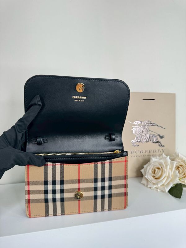 【分期0利率】BURBERRY Hampshire翻蓋斜背包【99成新】 