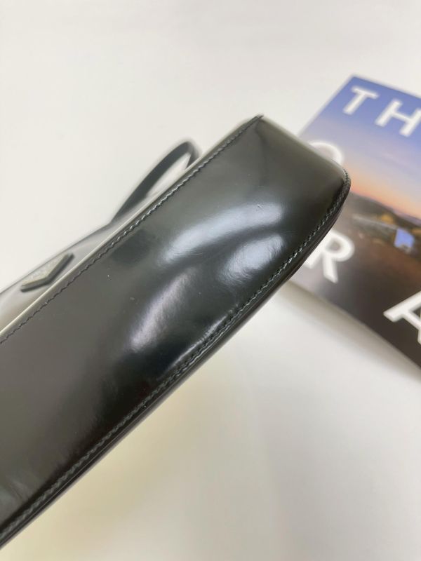【9成新】PRADA CLEO 亮澤腋下包 
